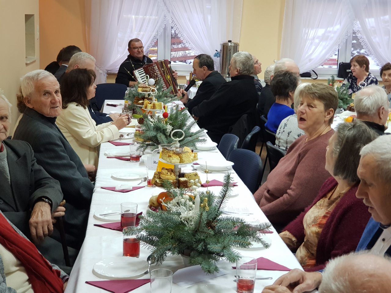 SPOTKANIE OPŁATKOWE DLA SENIORÓW NASZEJ PARAFII