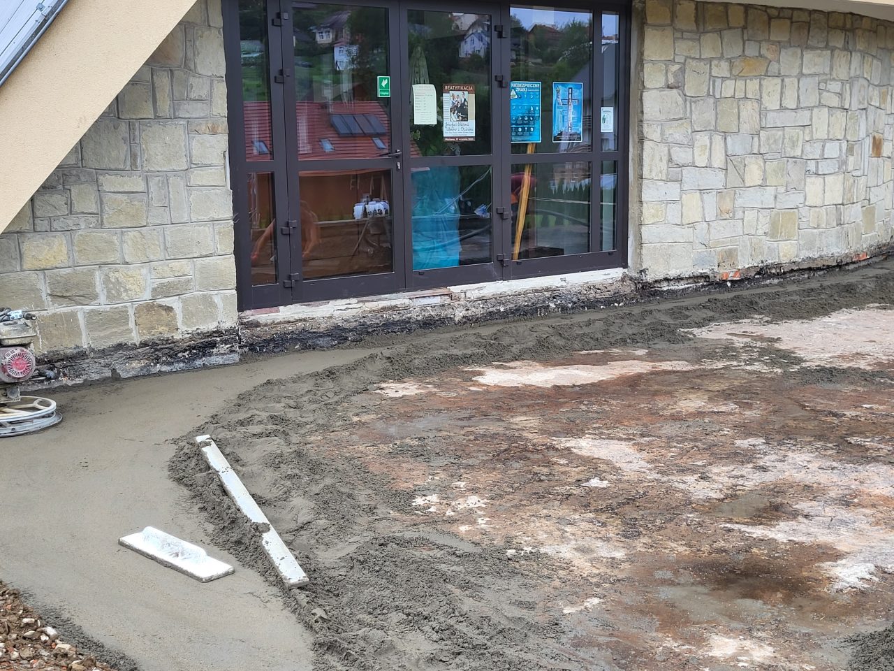 Prace remontowe przy kościele w Wołkowyi (31.07-04.08.2023r.)