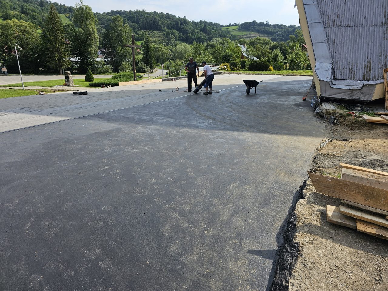 REMONT TARASU I SCHODÓW GŁÓWNYCH KOŚCIOŁA PARAFIALNEGO W WOŁKOWYI.