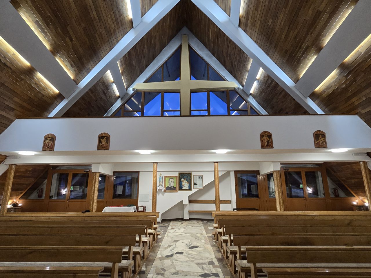 POPRAWA OŚWIETLENIA W KOŚCIELE W WOŁKOWYI